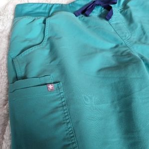 Figs Large Surgical Green Kade Cargo Scrub Pants